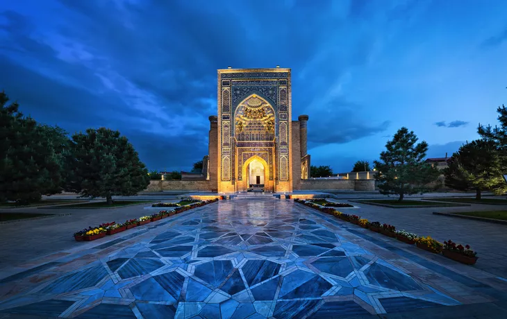 Eingangsportal des Gur-Emir-Mausoleums zu Ehren Timur Lenks in der usbekischen Stadt Samarqand 