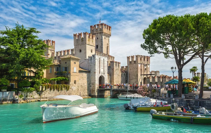 die Burg Rocca Scaligera in Sirmione am Gardasee