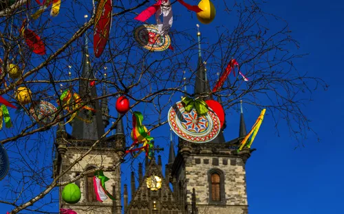 Teynkirche zur Osterzeit