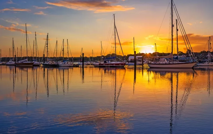 Sonnenaufgang in Southamptons Hafen