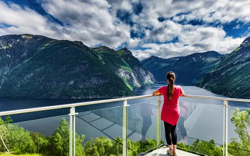 Geirangerfjord vom Aussichtspunkt bei Hellesylt