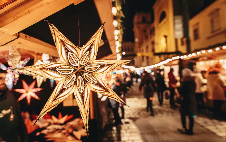 Christkindlmarkt am Rathausplatz in Wien, Österreich