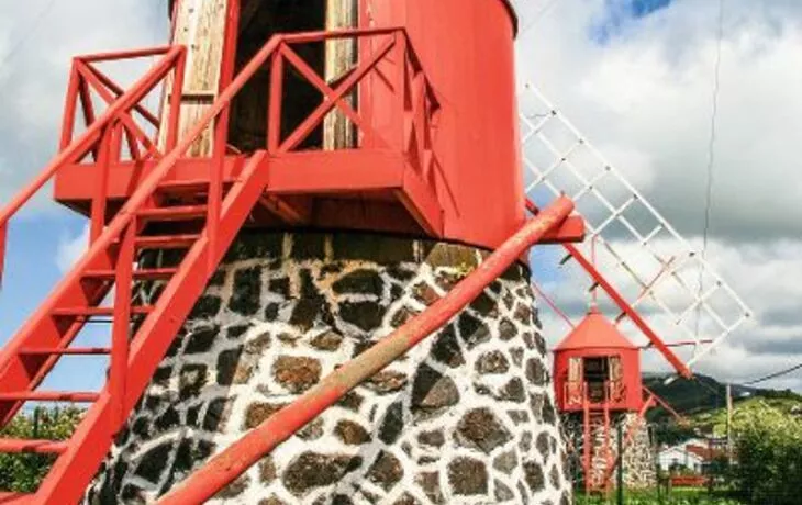 Windmühlen sind auf den Inseln der Azoren
