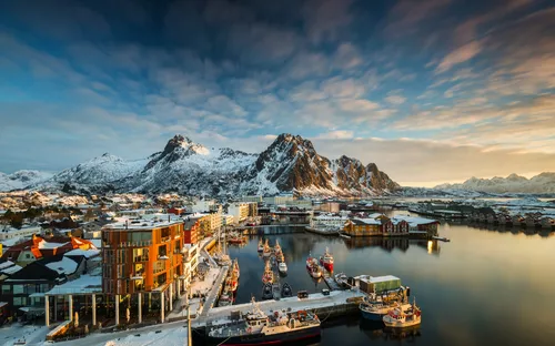 Hafen von Svolvaer auf den Lofoten