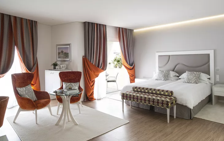 Zimmerbeispiel Senior Suite White