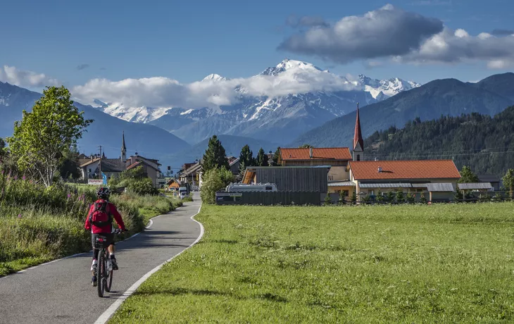 auf der berühmten Radroute Via Claudia Augusta in Südtirol, Italien