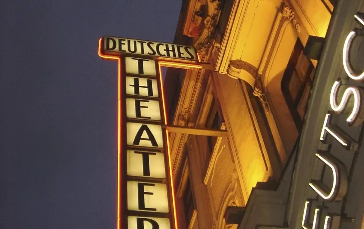 Deutsches Theater München Schriftzug