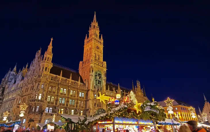 Münchner Christkindlmarkt auf dem Marienplatz, Deutschland