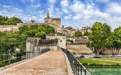 Avignon-Brücke mit Papstpalast