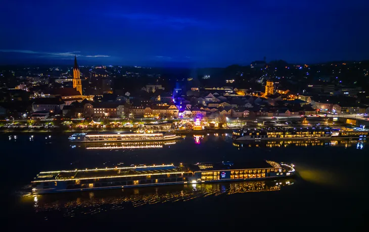 Schwimmender Christkindlmarkt in Vilshofen