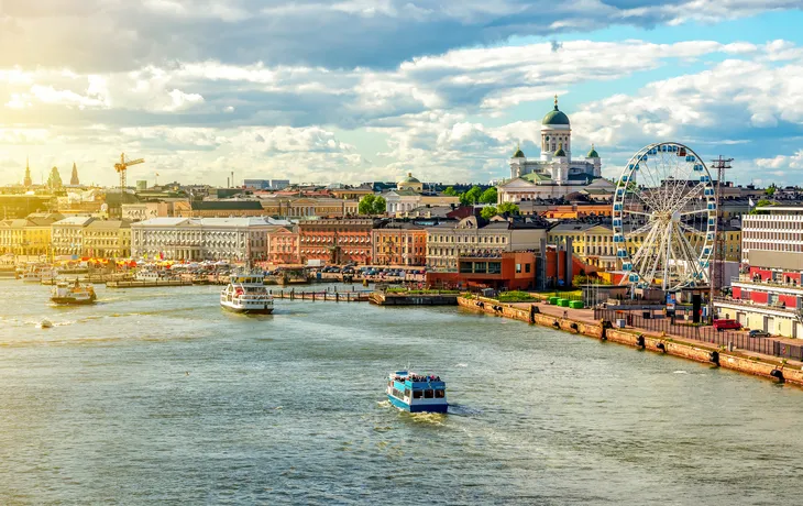 Stadtbild von Helsinki mit dem Dom von Helsinki und dem Marktplatz