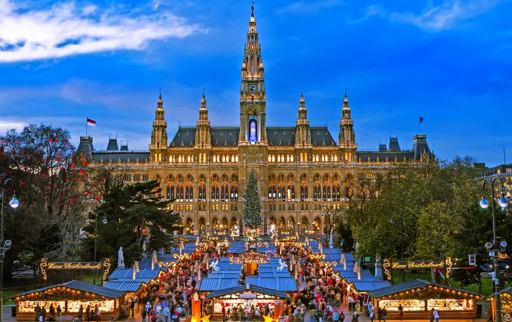Christkindlmarkt am Rathausplatz in Wien