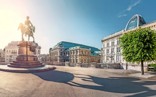 Wiener Staatsoper am Heldenplatz in Wien