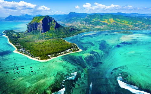 Luftaufnahme des Riffs der Insel Mauritius
