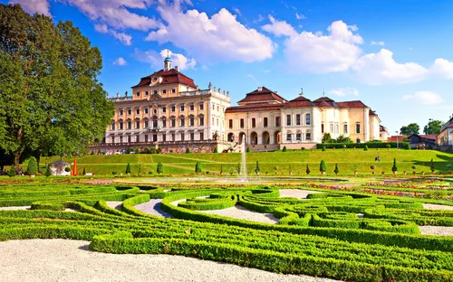 Residenzludwigsburg im Sommer