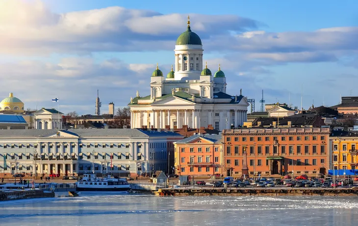 Dom und Marktplatz von Helsinki im Winter