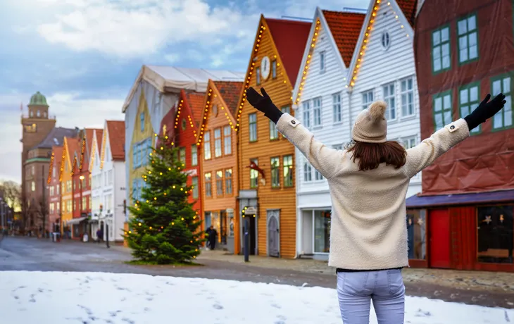 weihnachtlich geschmücktes Viertel Bryggen in Bergen