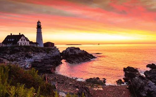 Portland Head Light Leuchtturm bei Sonnenuntergang am Kap Elisabeth in Maine, USA.
