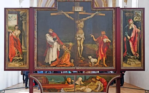 Kunstwerk mit Darstellung der Kreuzigung Jesu und umgebenden Figuren.