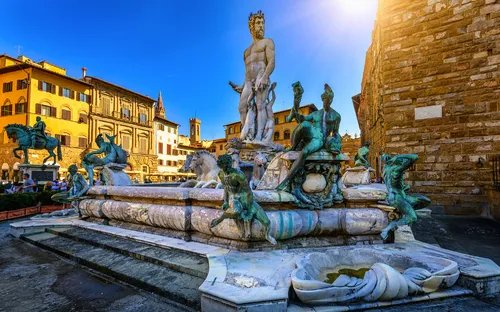 Neptunbrunnen auf der Piazza della Signoria in Florenz bei Sonnenuntergang.